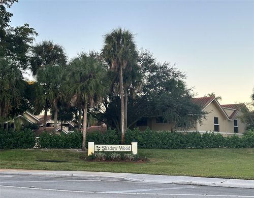 2-8427 Shadow Ct, Coral Springs, FL, 33071-7470 | Card Image