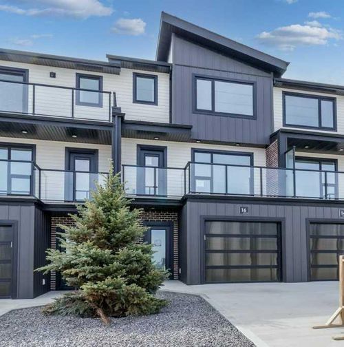 16 Violet Point, Sylvan Lake, AB, T4S0X1 | Card Image