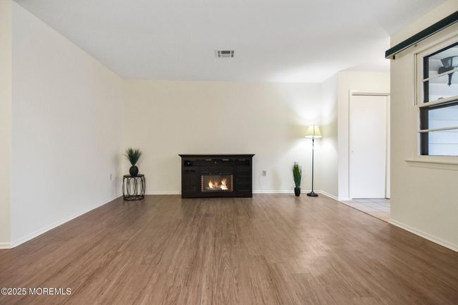 318 Crawford St, Condo with 2 bedrooms, 1 bathrooms and 27 parking in Eatontown NJ | Image 4