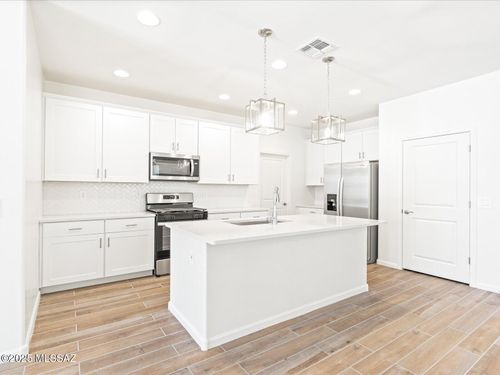 7044 W Ferntree Lane, Tucson, AZ, 85757 | Card Image