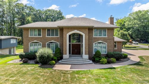 9281 Island Dr, Grosse Ile, MI, 48138-1426 | Card Image