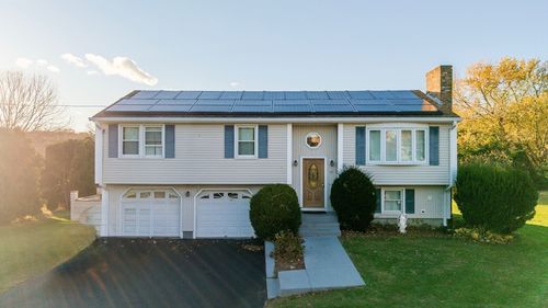 57 Mohawk Dr, Seekonk, MA, 02771-5749 | Card Image