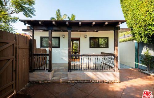 667 Santa Clara Ave, Venice, CA, 90291-3445 | Card Image