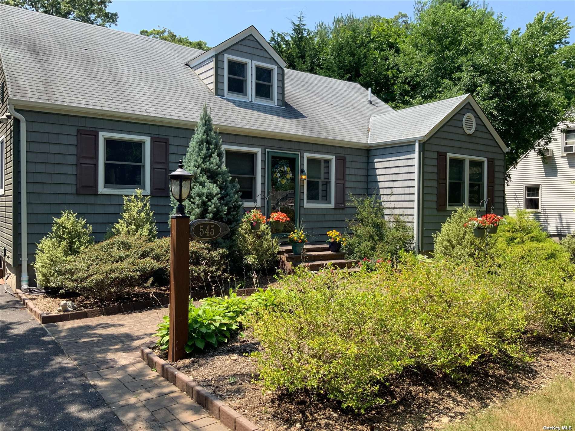 Peters Blvd, Brightwaters, NY 11718