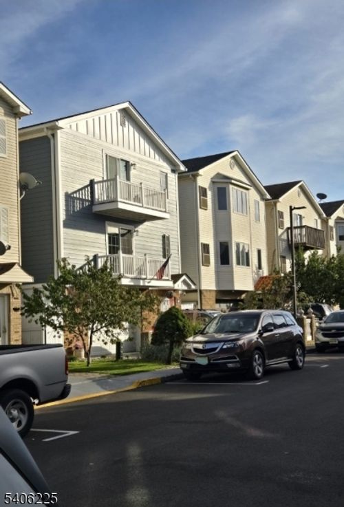 89 Sumo Village Ct, Newark, NJ, 07114-2769 | Card Image