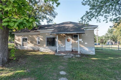 202 Mill St, Neodesha, KS, 66757-1818 | Card Image