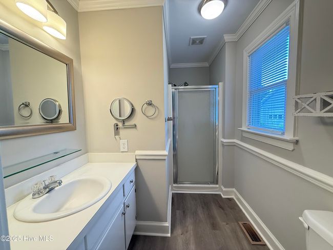 Bedroom Bathroom | Image 17