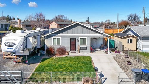 1042 W Charlotte St, Moses Lake, WA, 98837-1309 | Card Image
