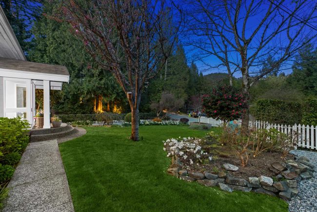 5727 Bluebell Drive, House other with 4 bedrooms, 4 bathrooms and 5 parking in West Vancouver BC | Image 34