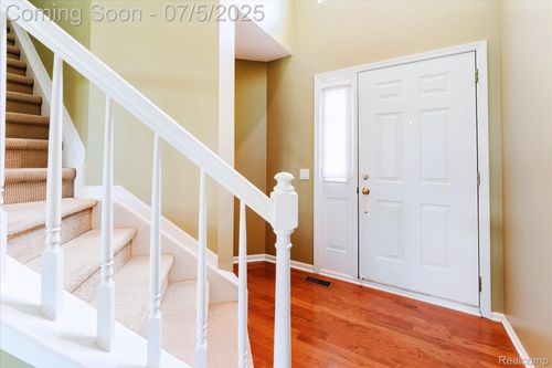 5934 Creekside Dr, Troy, MI, 48085-6120 | Card Image