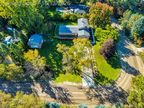 852 E Gunn Rd, Rochester, MI, 48306-1905 | Card Image