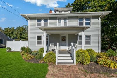 18955 Main Road, House other with 3 bedrooms, 2 bathrooms and null parking in Mattituck NY | Image 3