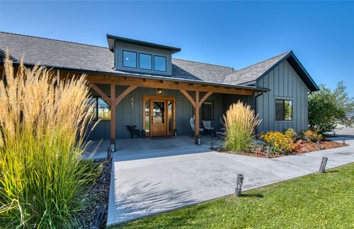 423 Bedrock Dr, Corvallis, MT, 59828-8904 | Card Image