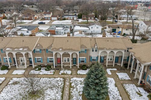 8114 Clay Ct, Sterling Heights, MI, 48313-4600 | Card Image