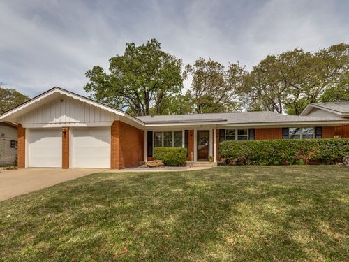 712 Joanna Dr, Hurst, TX, 76053-4938 | Card Image
