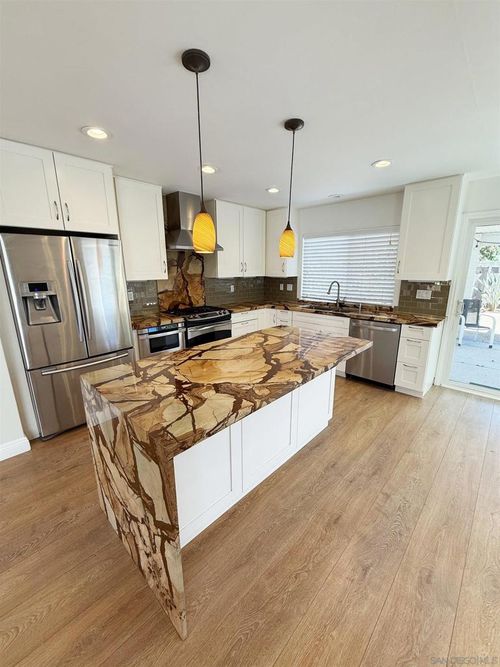 11483 Westonhill Dr, San Diego, CA, 92126-1461 | Card Image