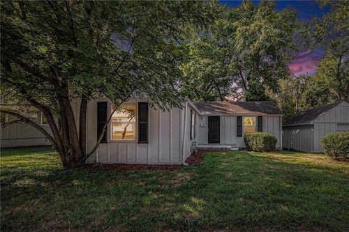 601 Deweese St, Grandview, MO, 64030-2943 | Card Image
