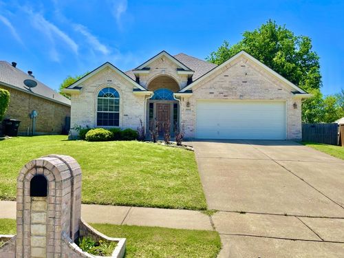 5212 Estrella Ln, Benbrook, TX, 76126-1676 | Card Image