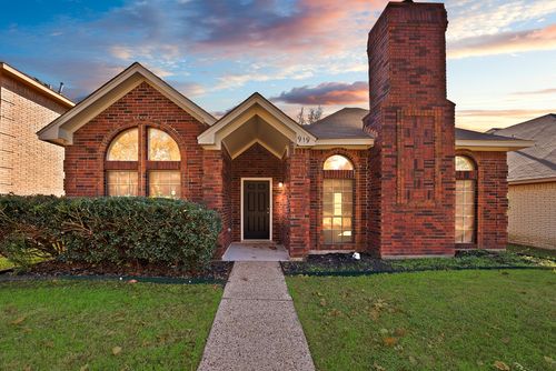 919 Walters Dr, Cedar Hill, TX, 75104-7716 | Card Image