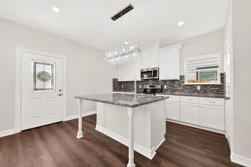 418 N 4th St, Beasley, TX, 77417-5812 | Card Image