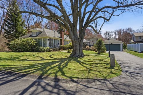 54 Beach Rd, Bristol, RI, 02809-1505 | Card Image