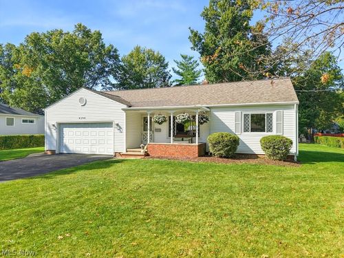 4394 Selhurst Rd, North Olmsted, OH, 44070-2611 | Card Image
