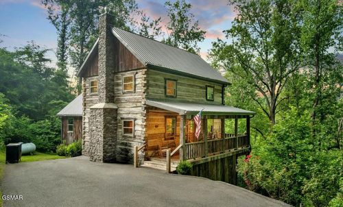 636 Jess Field Rd, Gatlinburg, TN, 37738-5227 | Card Image