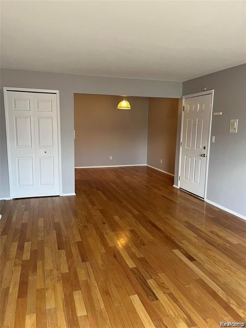 apt-202-2400 Parmenter Blvd, Royal Oak, MI, 48073-1333 | Card Image