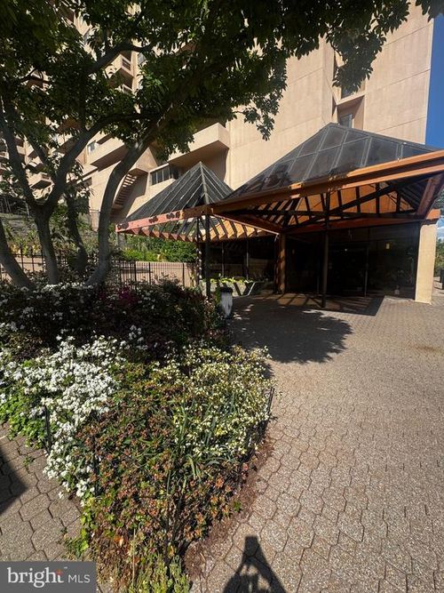 805-1301 N Courthouse Rd, ARLINGTON, VA, 22201-2503 | Card Image