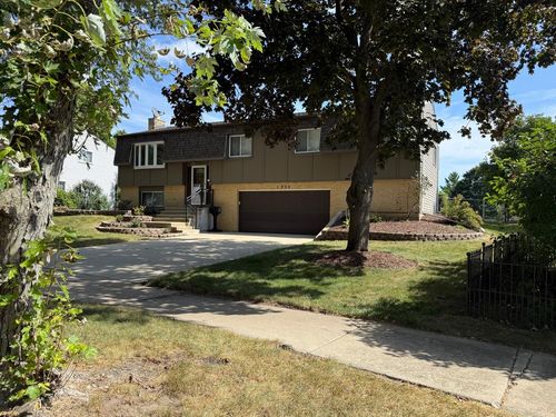 1230 Durham Dr, Wheaton, IL, 60189-8816 | Card Image