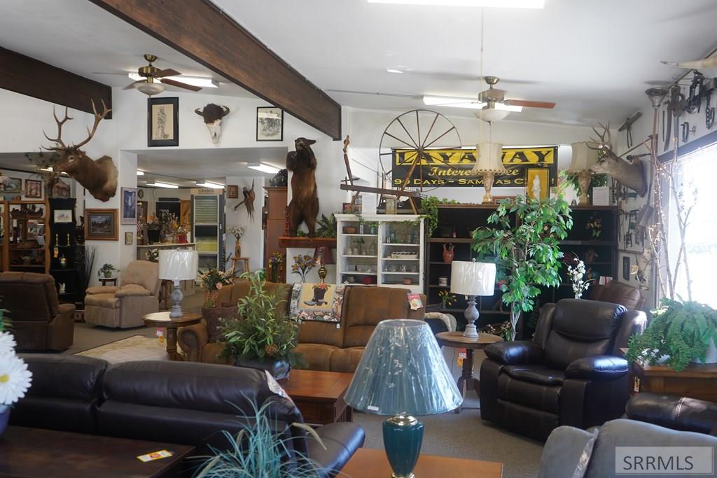 Commercial Sale in Salmon