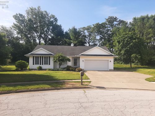 110 Roth Ct, Bellevue, OH, 44811-9068 | Card Image