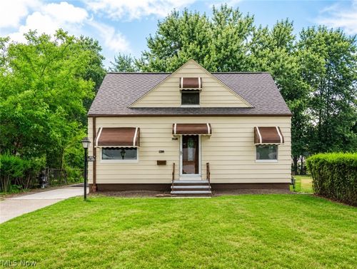 19808 Kings Hwy, Warrensville Heights, OH, 44122-6722 | Card Image