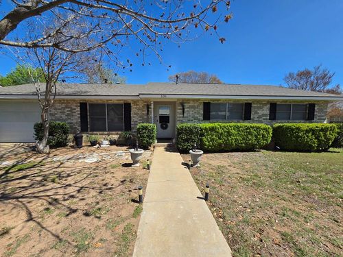 106 Broadmoor Dr, Fredericksburg, TX, 78624-3429 | Card Image