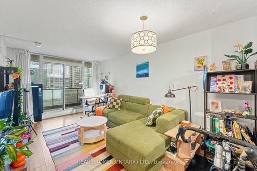 911-12 Yonge St, Toronto, ON, M5E1Z9 | Card Image