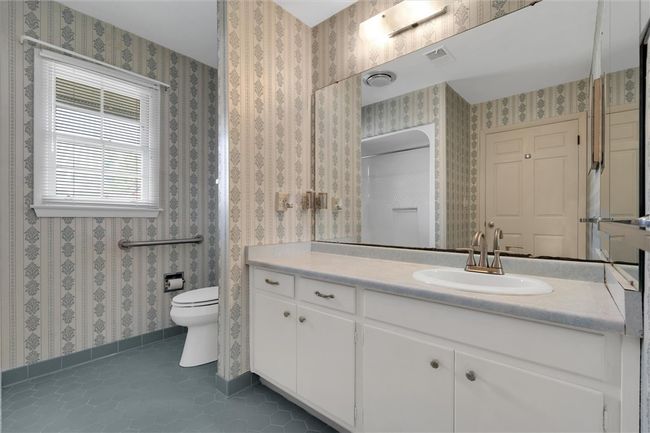 Bathroom 1 | Image 14