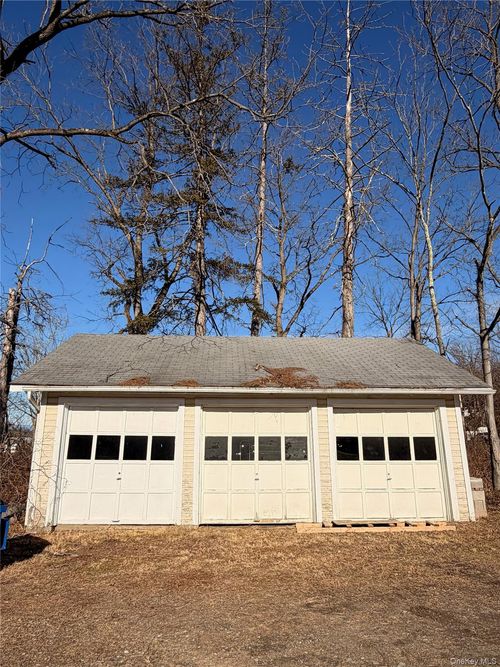 garage-67 Old Albany Post Road, Rhinebeck, NY, 12572 | Card Image