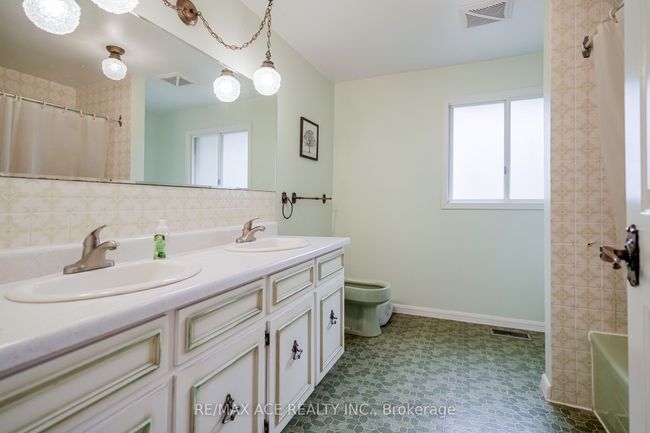 28 Wilkins Dr, House other with 6 bedrooms, 3 bathrooms and 4 parking in Kitchener ON | Image 22