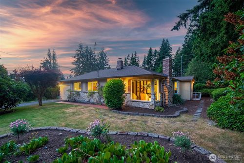852 Ne 194th St, Shoreline, WA, 98155-2253 | Card Image
