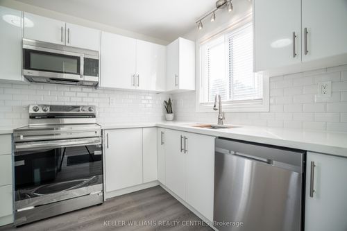 6131 Valley Way, Niagara Falls, ON, L2E1X9 | Card Image