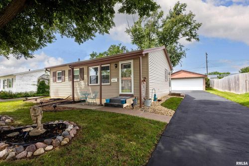 3514 Greenbrier Dr, Bettendorf, IA, 52722-2528 | Card Image