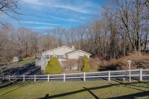 13 Edna Dr, Hyde Park, NY, 12538-2939 | Card Image