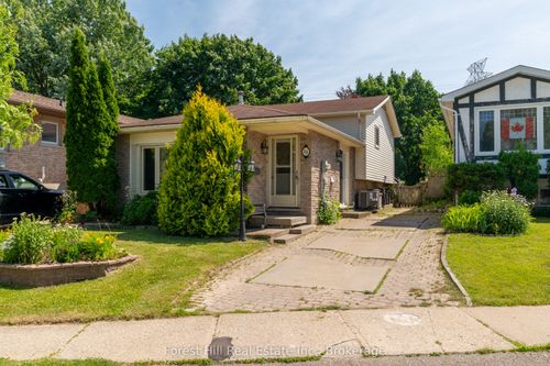 15 Homestead Pl, Kitchener, ON, N2N1Z1 | Card Image