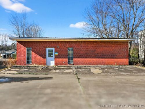 2203 N Broadway St, Poteau, OK, 74953-2007 | Card Image