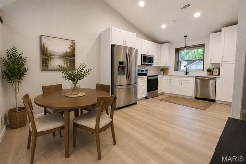 12911 Autumn View Dr, Saint Louis, MO, 63146-4331 | Card Image