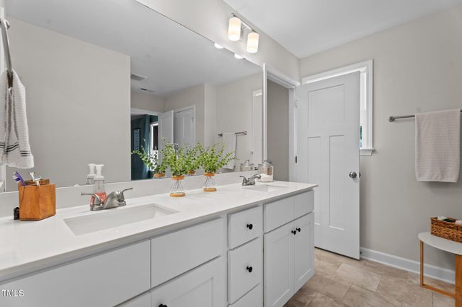 HanesOwnerBath | Image 20