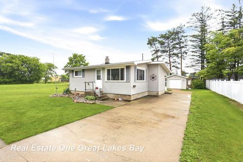 335 N Silver St, Bad Axe, MI, 48413-1538 | Card Image