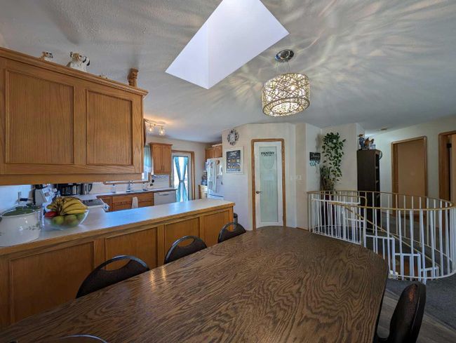 641 6 Street Se, Home with 5 bedrooms, 2 bathrooms and 6 parking in Redcliff AB | Image 9