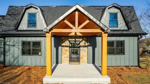 1685 Memorial Park Dr, Sparta, NC, 28675-8827 | Card Image