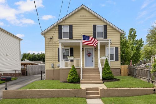 69 Denver St, Fall River, MA, 02721-3541 | Card Image